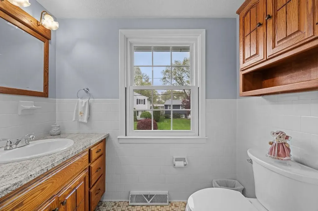 136 Wellington Avenue Warwick RI 02886