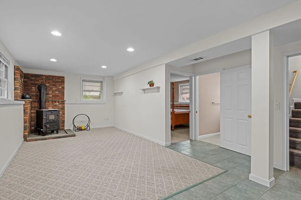 136 Wellington Avenue Warwick RI 02886