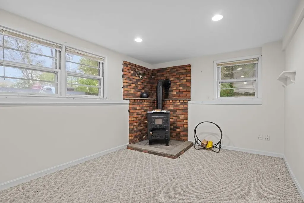 136 Wellington Avenue Warwick RI 02886