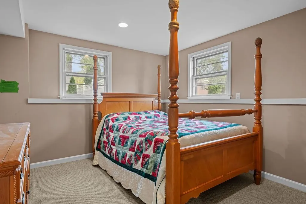 136 Wellington Avenue Warwick RI 02886