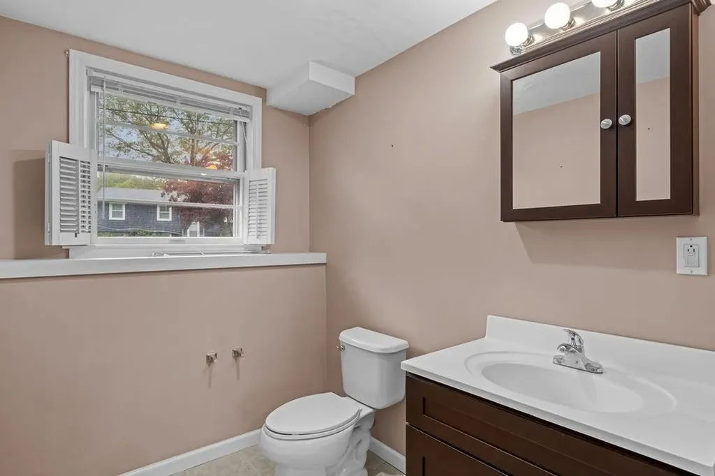 136 Wellington Avenue Warwick RI 02886