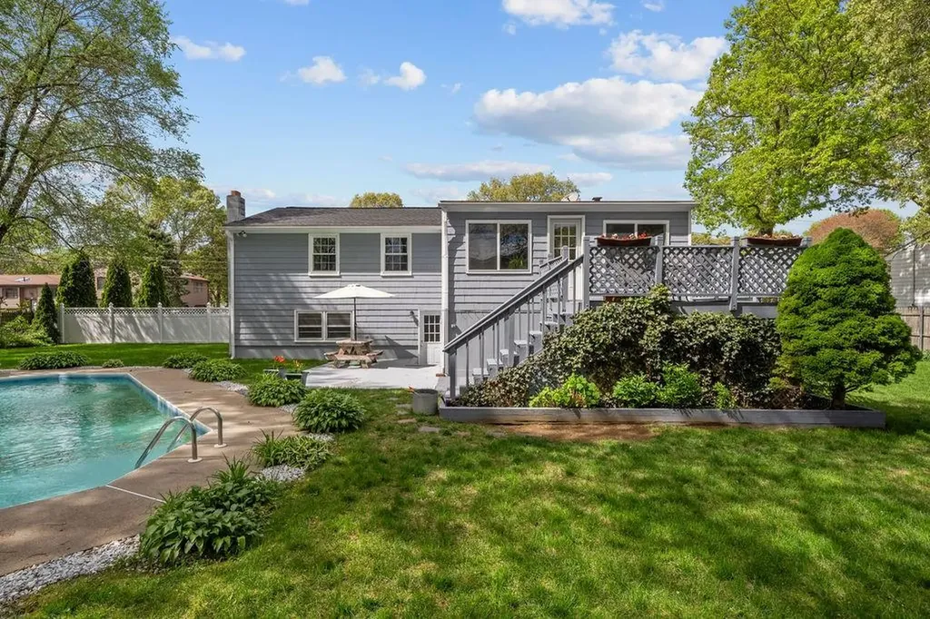 136 Wellington Avenue Warwick RI 02886