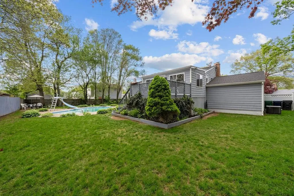 136 Wellington Avenue Warwick RI 02886