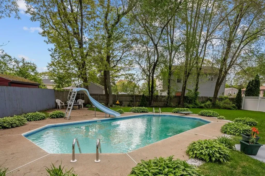 136 Wellington Avenue Warwick RI 02886