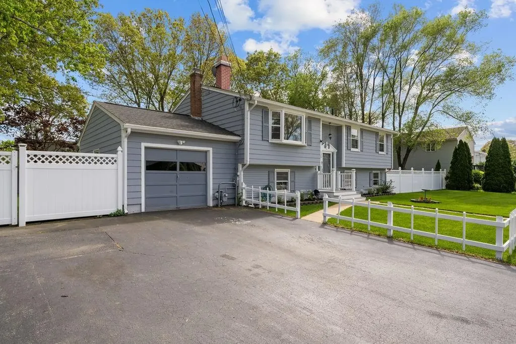 136 Wellington Avenue Warwick RI 02886