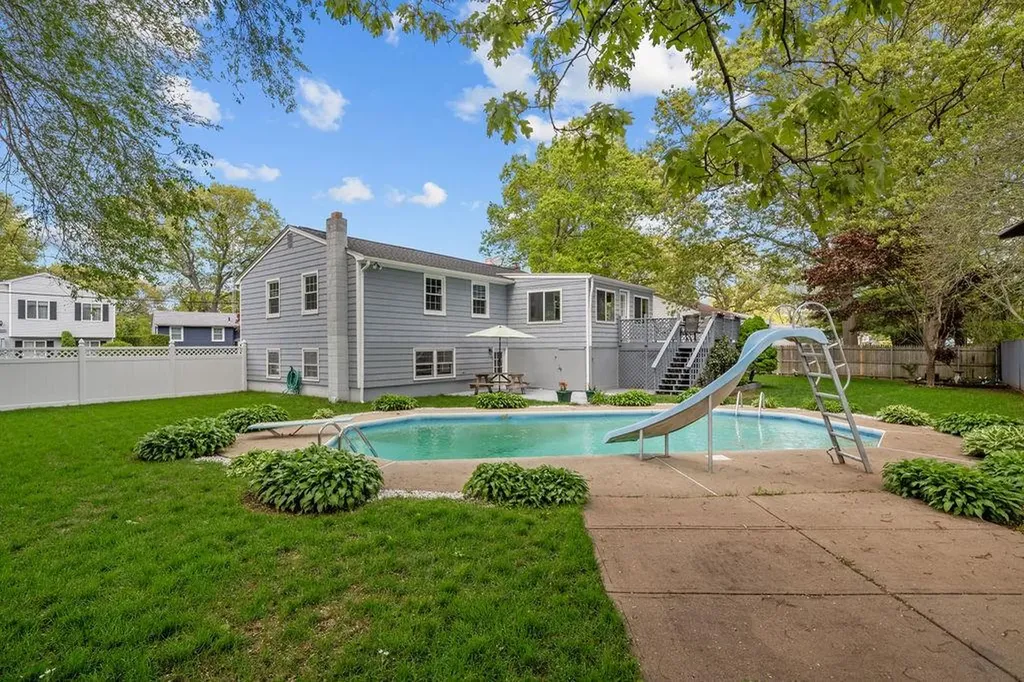 136 Wellington Avenue Warwick RI 02886