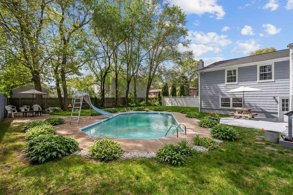136 Wellington Avenue Warwick RI 02886