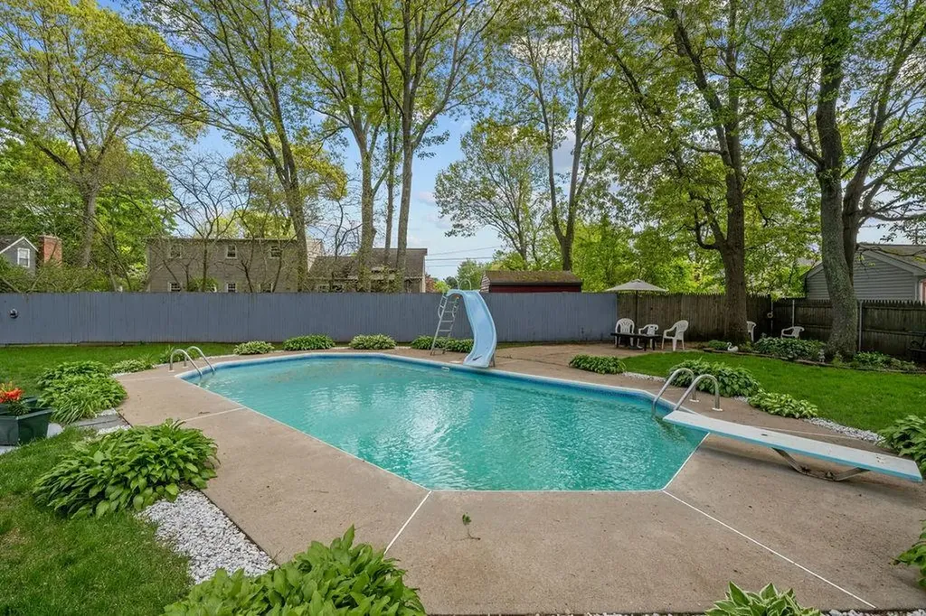136 Wellington Avenue Warwick RI 02886