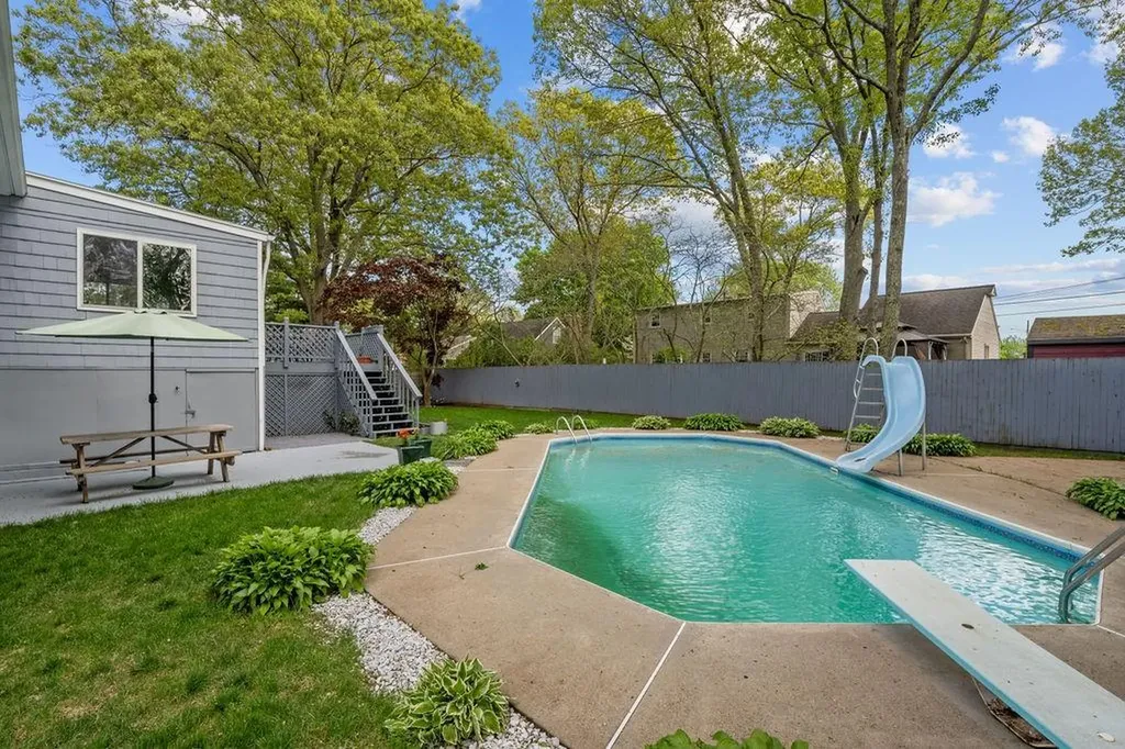 136 Wellington Avenue Warwick RI 02886