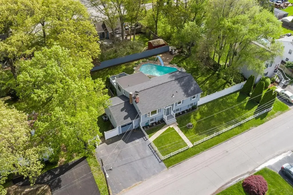 136 Wellington Avenue Warwick RI 02886