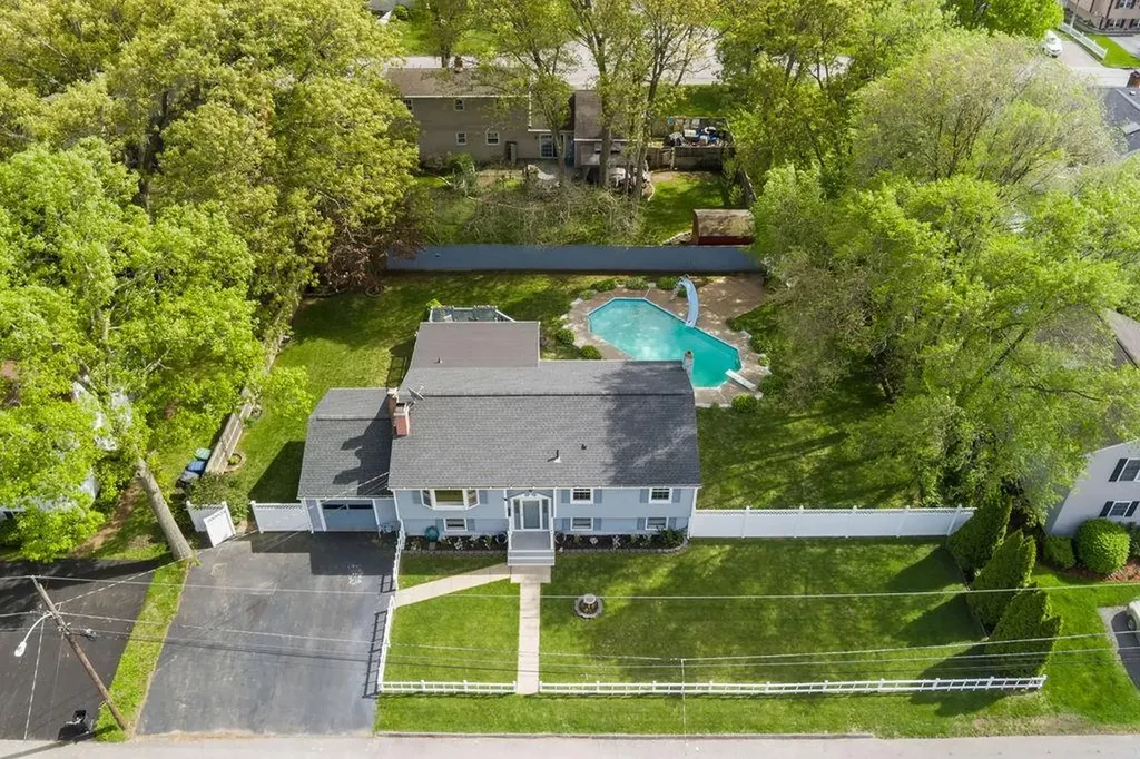 136 Wellington Avenue Warwick RI 02886