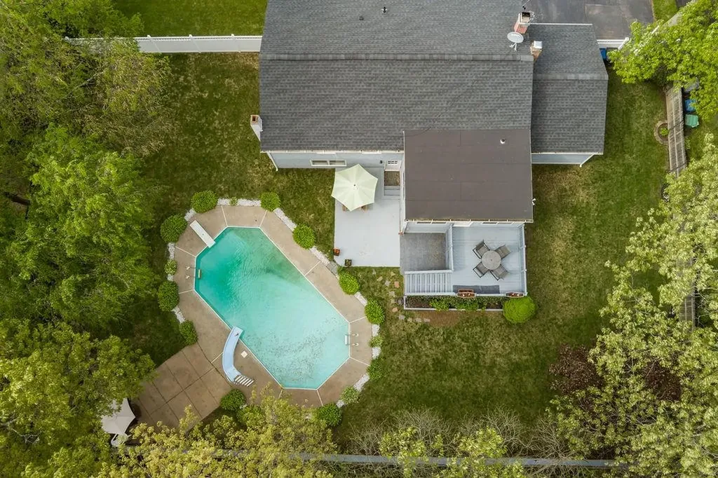 136 Wellington Avenue Warwick RI 02886