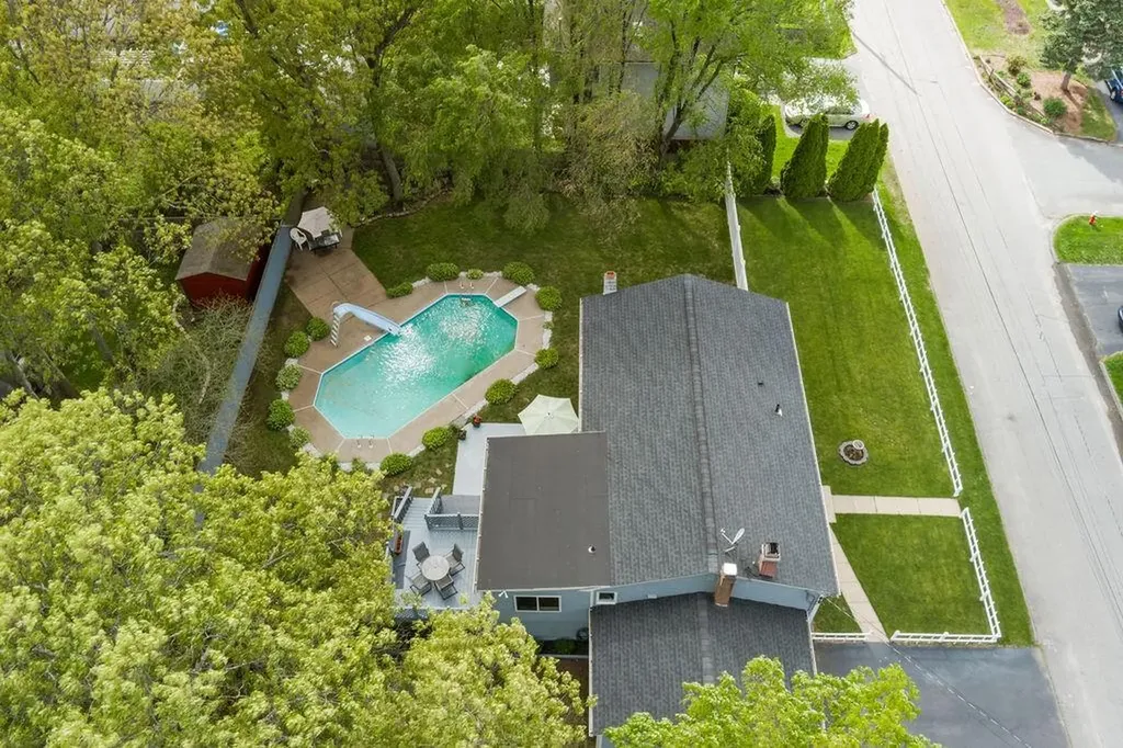 136 Wellington Avenue Warwick RI 02886