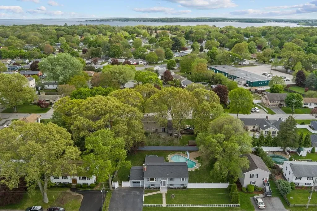 136 Wellington Avenue Warwick RI 02886