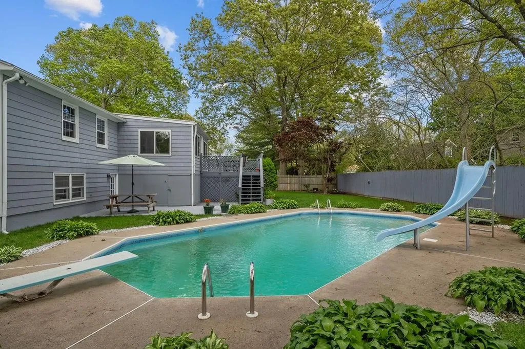 136 Wellington Avenue Warwick RI 02886
