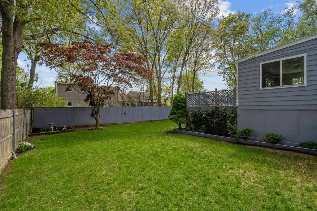 136 Wellington Avenue Warwick RI 02886