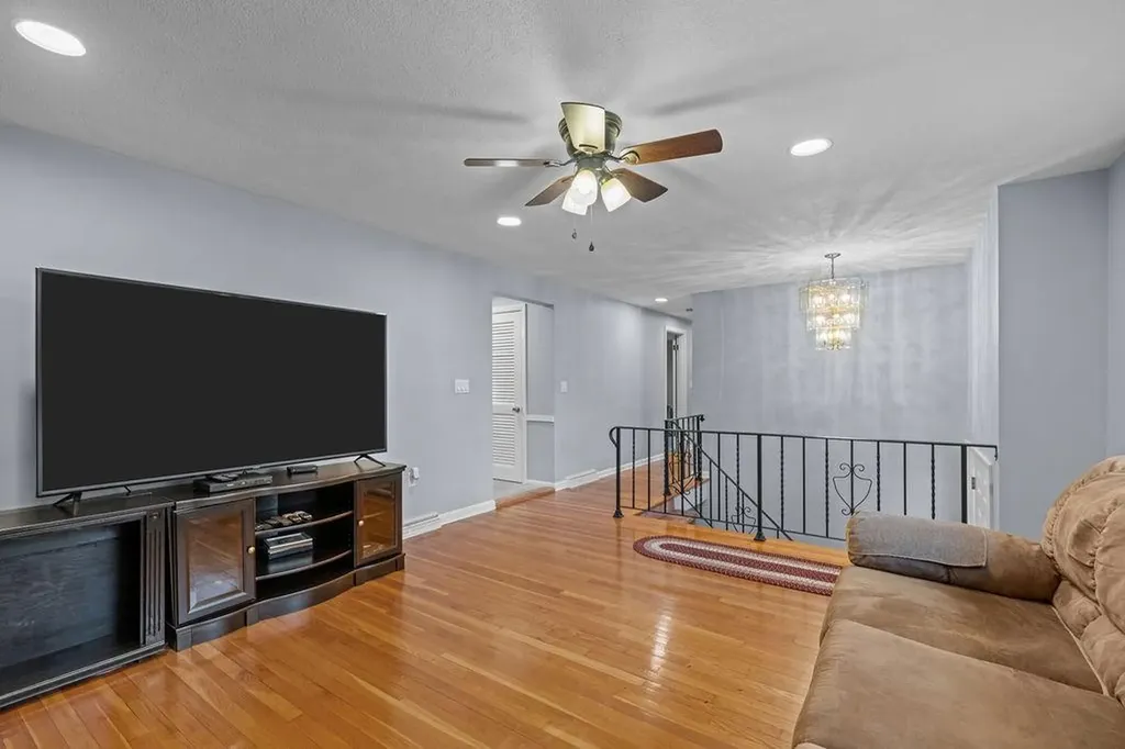 136 Wellington Avenue Warwick RI 02886