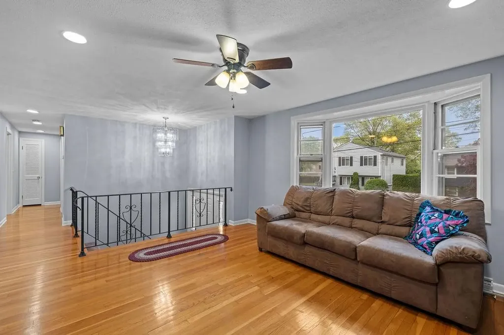 136 Wellington Avenue Warwick RI 02886
