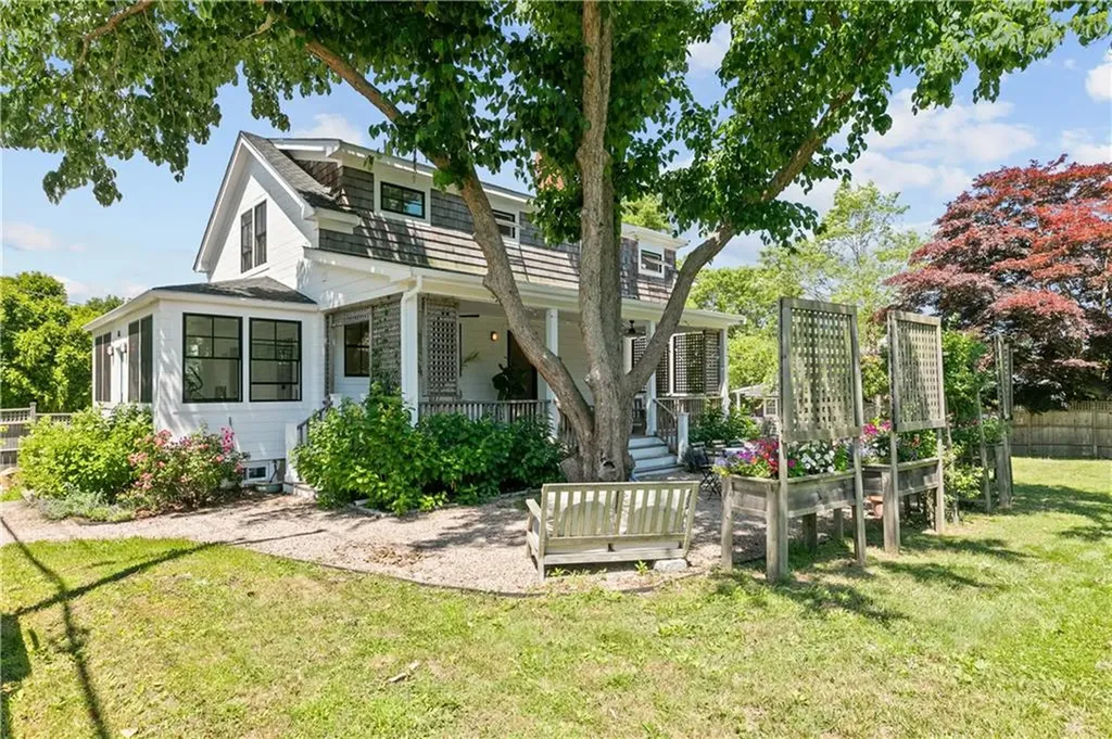 76 Van Zandt Avenue Newport RI 02840