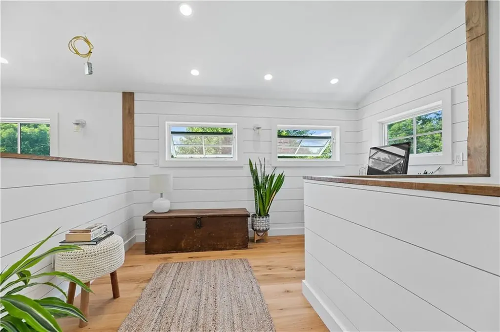 76 Van Zandt Avenue Newport RI 02840