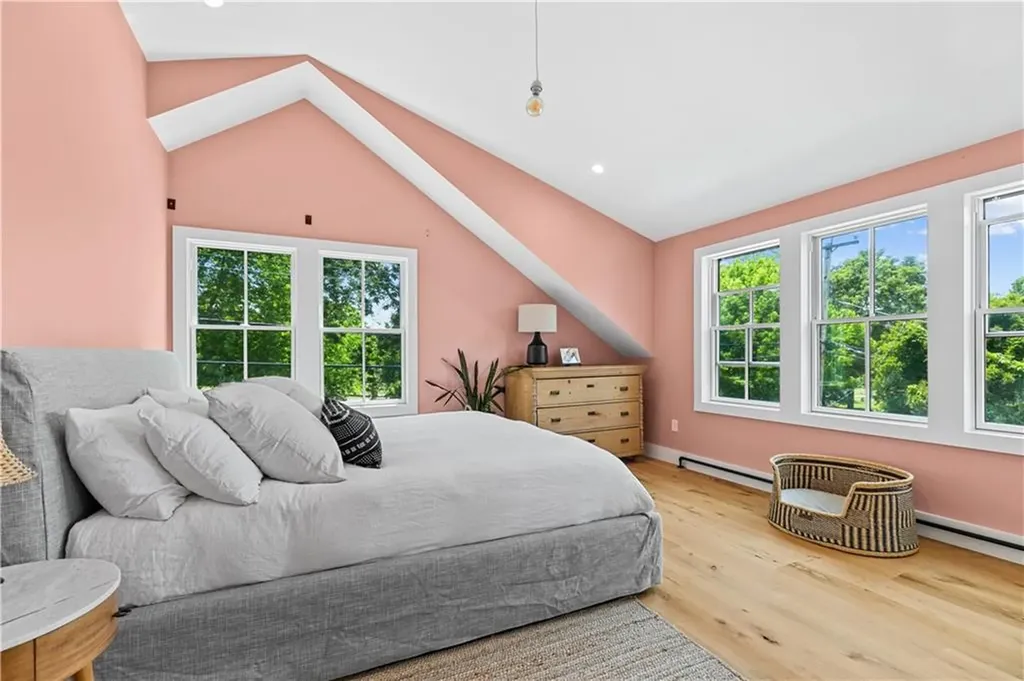 76 Van Zandt Avenue Newport RI 02840