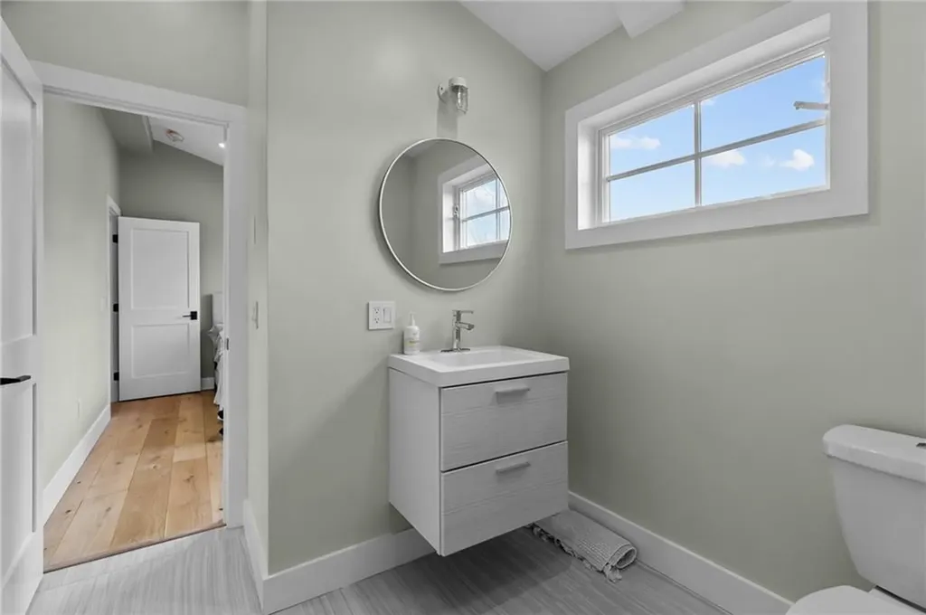 76 Van Zandt Avenue Newport RI 02840