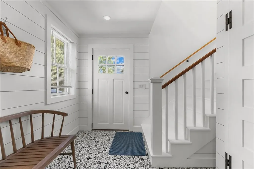 76 Van Zandt Avenue Newport RI 02840