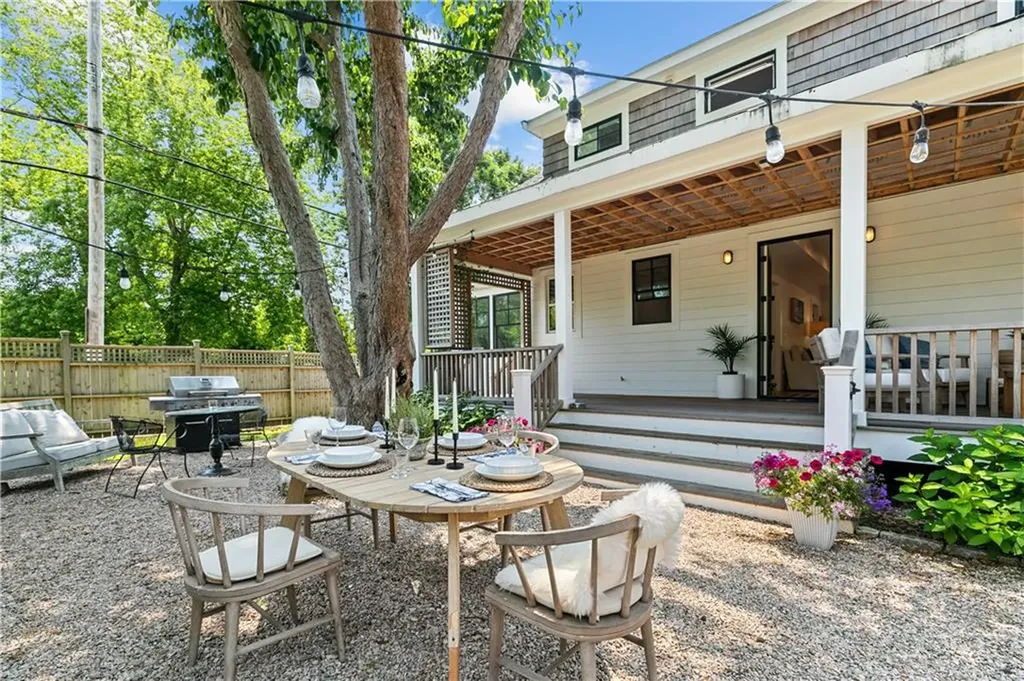 76 Van Zandt Avenue Newport RI 02840