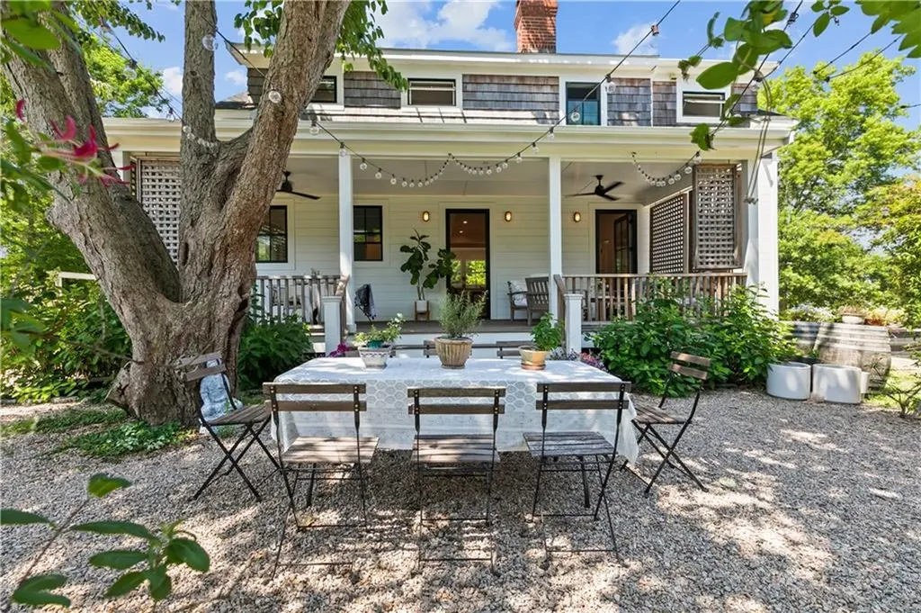 76 Van Zandt Avenue Newport RI 02840