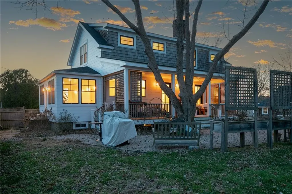 76 Van Zandt Avenue Newport RI 02840