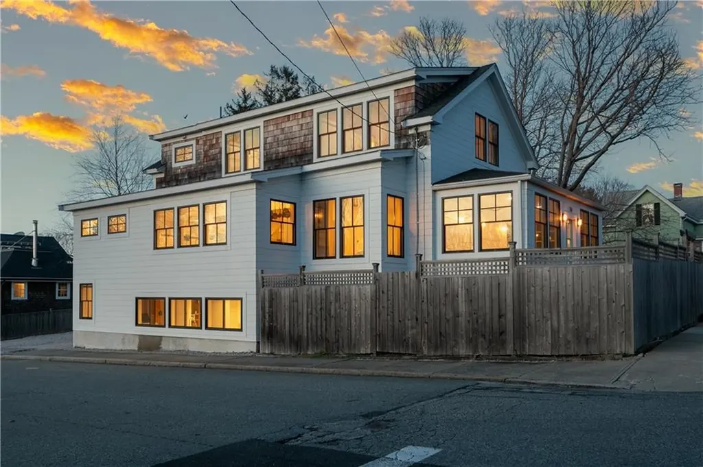 76 Van Zandt Avenue Newport RI 02840