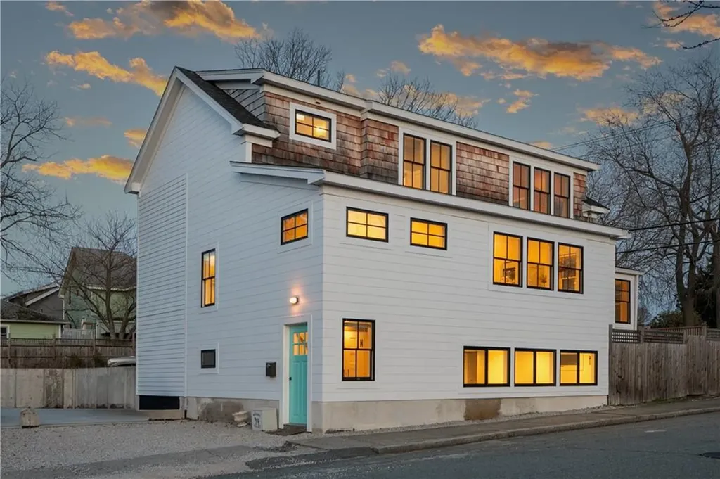 76 Van Zandt Avenue Newport RI 02840
