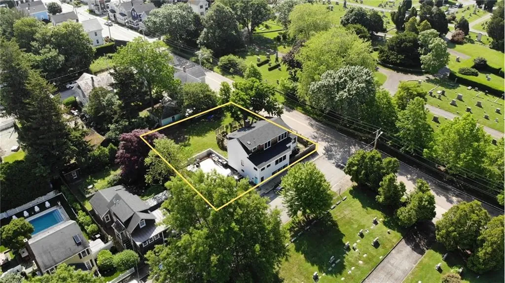 76 Van Zandt Avenue Newport RI 02840