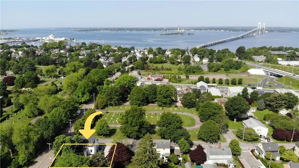 76 Van Zandt Avenue Newport RI 02840