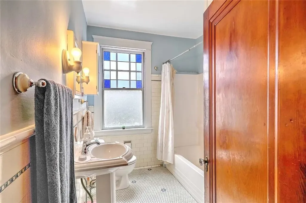 371 Mount Pleasant Avenue Providence RI 02908