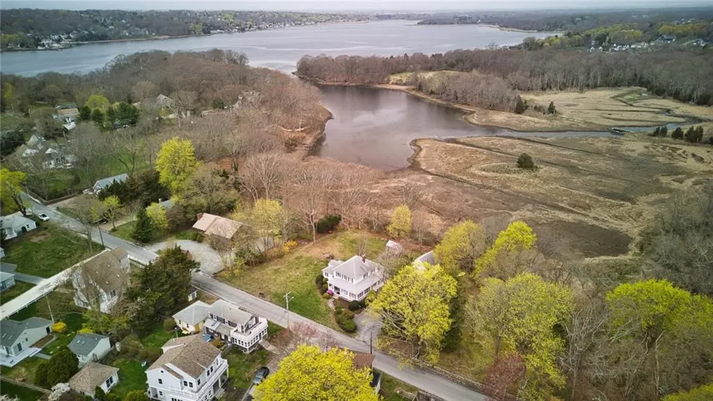 35 Touisset Road Warren RI 02885