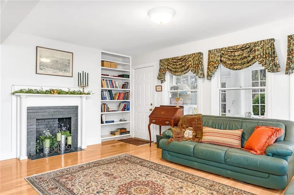 35 Touisset Road Warren RI 02885