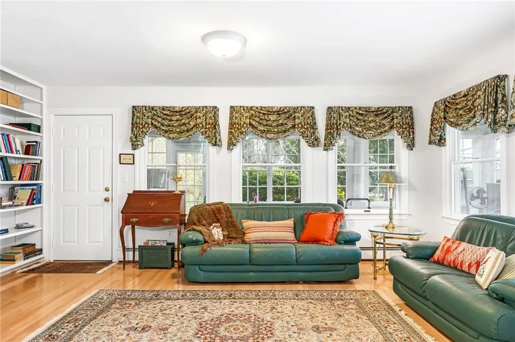 35 Touisset Road Warren RI 02885