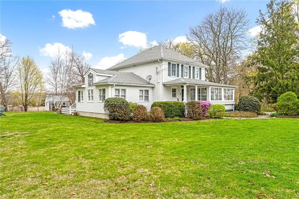 35 Touisset Road Warren RI 02885