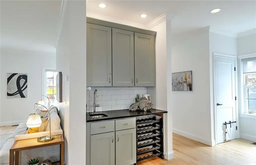 1297 Narragansett Boulevard Cranston RI 02905