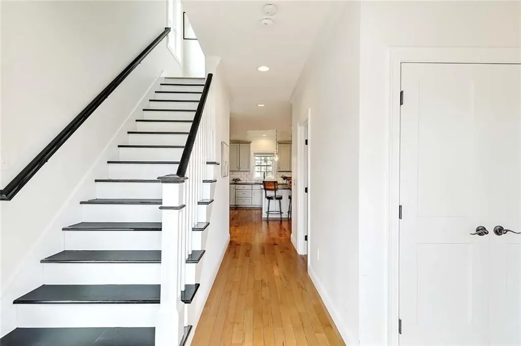 1297 Narragansett Boulevard Cranston RI 02905