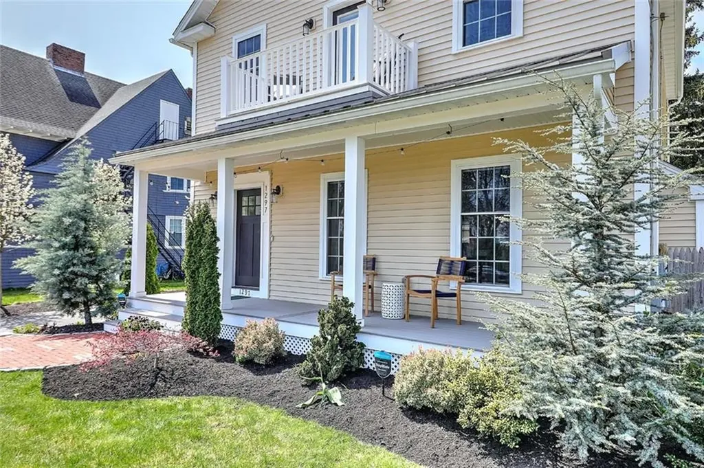 1297 Narragansett Boulevard Cranston RI 02905