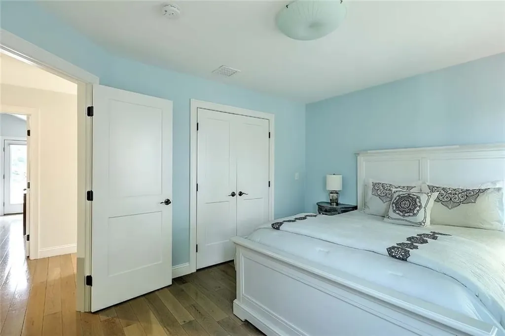 1297 Narragansett Boulevard Cranston RI 02905