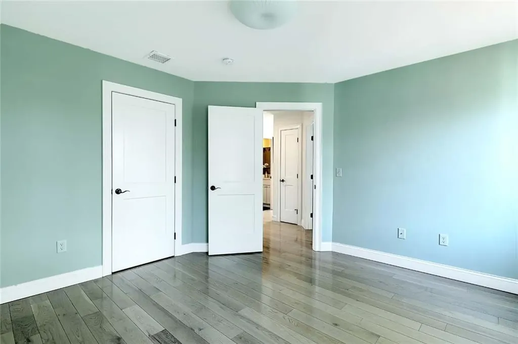1297 Narragansett Boulevard Cranston RI 02905