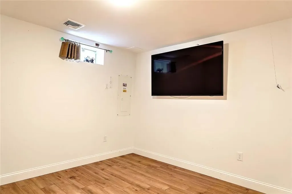1297 Narragansett Boulevard Cranston RI 02905