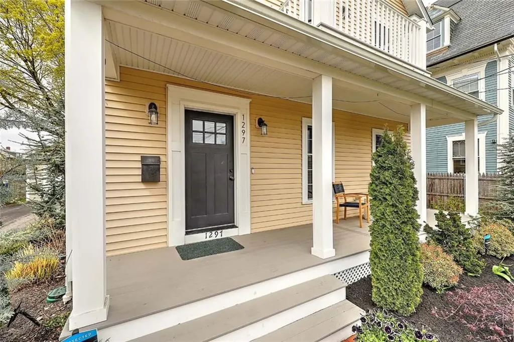 1297 Narragansett Boulevard Cranston RI 02905