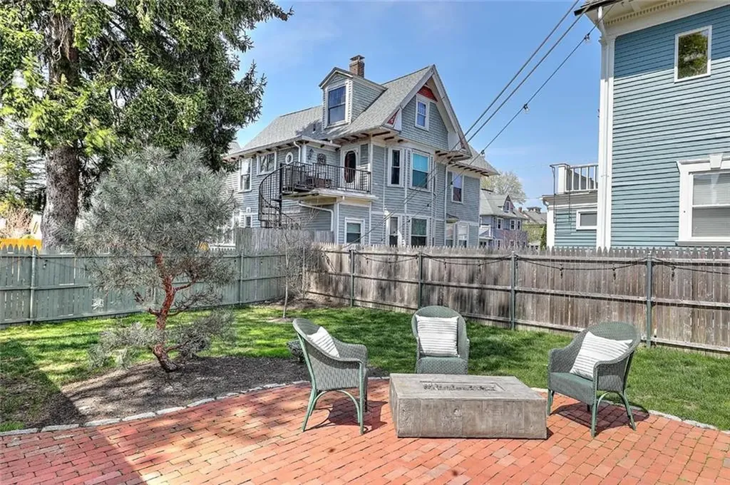 1297 Narragansett Boulevard Cranston RI 02905