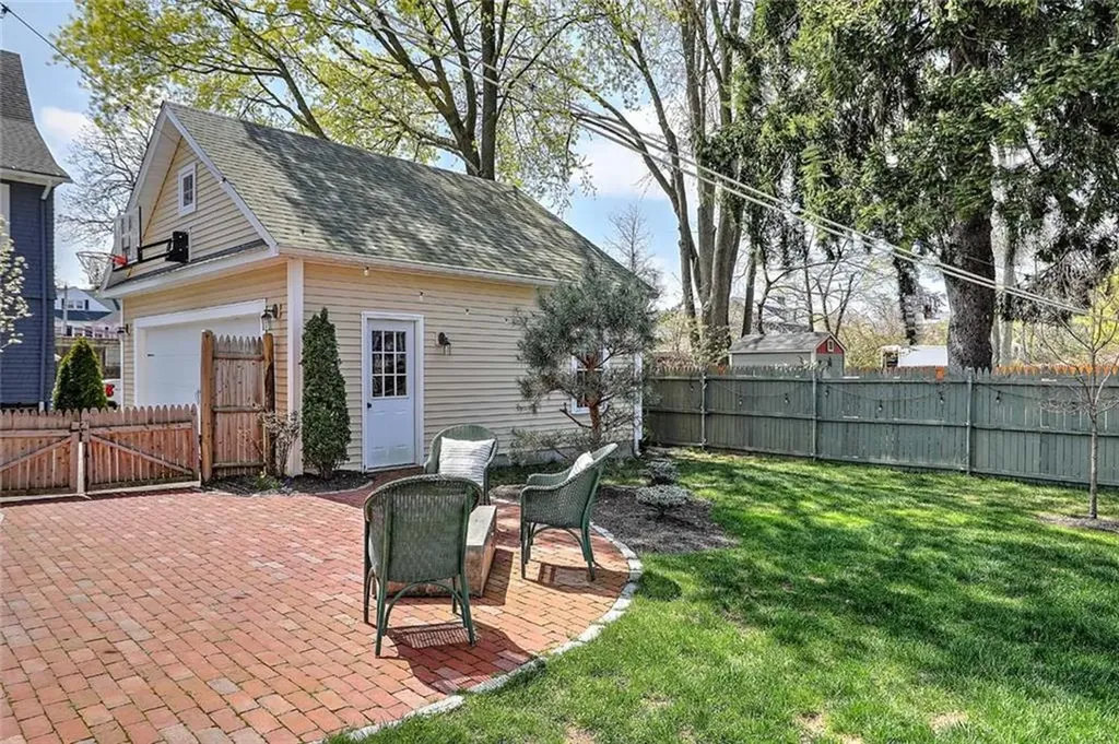 1297 Narragansett Boulevard Cranston RI 02905
