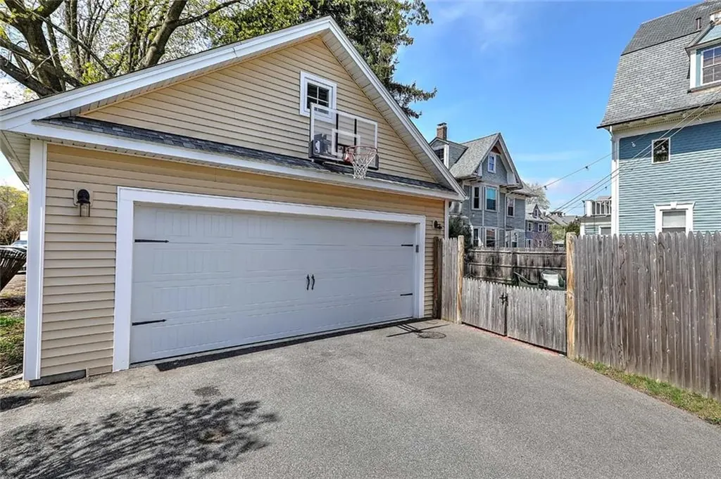 1297 Narragansett Boulevard Cranston RI 02905