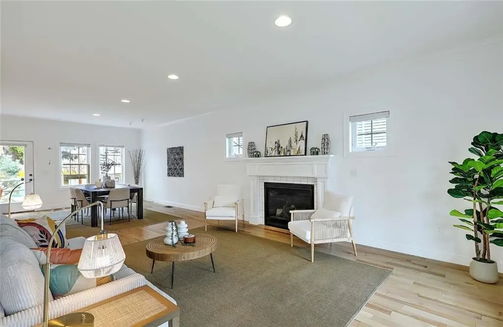 1297 Narragansett Boulevard Cranston RI 02905